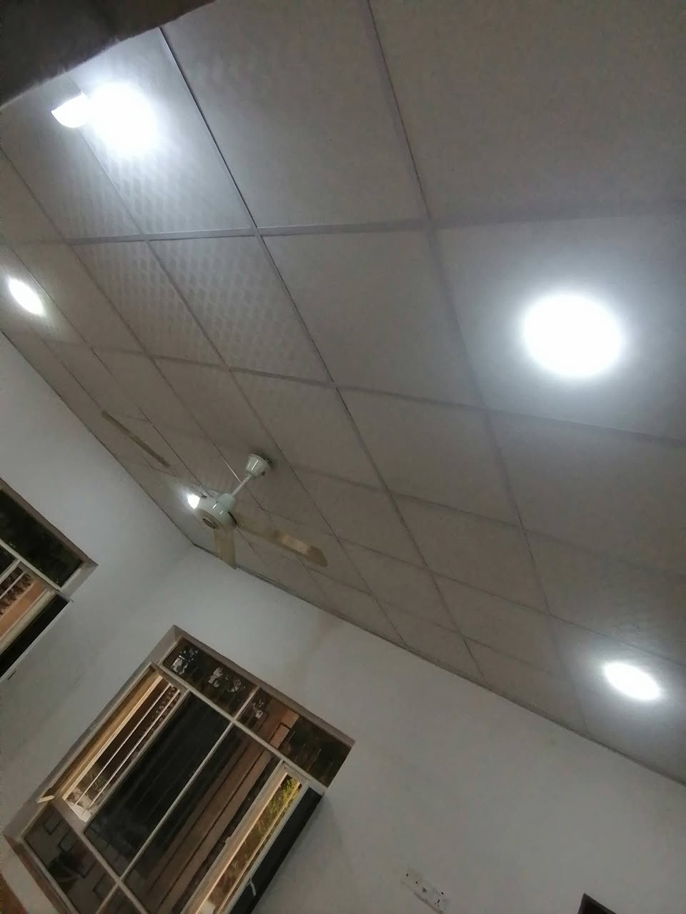 تم بعون الله تعالى اكمال تأسيس و تشطيب منزل مساحة ٢٠٠ متر في منطقة شفته.
الفني الكهربائي صالح الجبوري.
بعقوبة ***********

