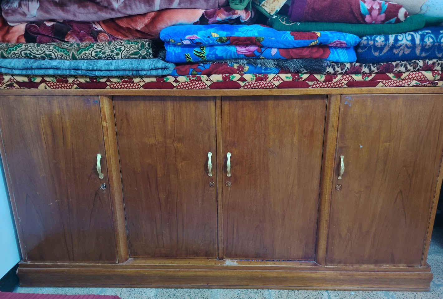 بوفيه للبيع في النجف اتصال واتساب نظيفه البوفيه وحلوه كل شيء ما بيها ***********
