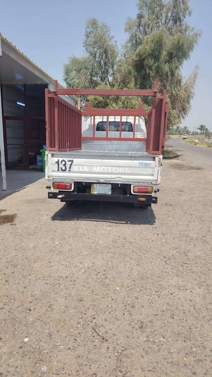 سلام عليكم لبيع كيه ام عيون ٢٠٠٣ سياره جاهزه من كلشي تبريد شغال سياره بلاديه بيه صبغ بس دوسات سعر ٨٢ ورقه رقم تلفون ***********

