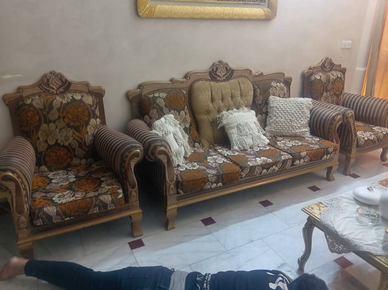تخم جوزي للبيع ٤كراسي مع ٢كرويته ١٠نفر نضيف جدآ مع طبله كبيره و٤طبلات
تخم بيجي ٢ كراسي وكرويته ٢ نفر وكرويته ٣نفر
الرقم ***********
