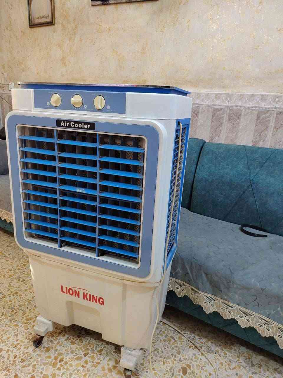 مبرده كنفيره كبيره شغاله واصليه سعرها 150 مكانها بغداد الشعب توصيل ماعندي 
***********
