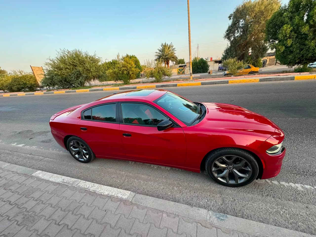 🔥 دودج تشارجر 2017 (Rallye) - فل مواصفات 🔥
🚘 الفئة: رالي (Rallye)
 ♻️الوارد: كندي🇨🇦 
⚙️ المواصفات: شفتات ستيرن | عداد 260 | دمام خلفي
👤 الاستخدام: شخصي
🛠️ الحالة: جاهزة للفحص بدون ملاحظات
🛡️ الكفالة: مكفولة بالكامل (ما عدا بارد أقل من شبر بالباب الخلفي)
💵 السعر: 200 ورقة ($20,000)
📍 الموقع: البصرة / الزبير
📱 رقم الهاتف: ***********
