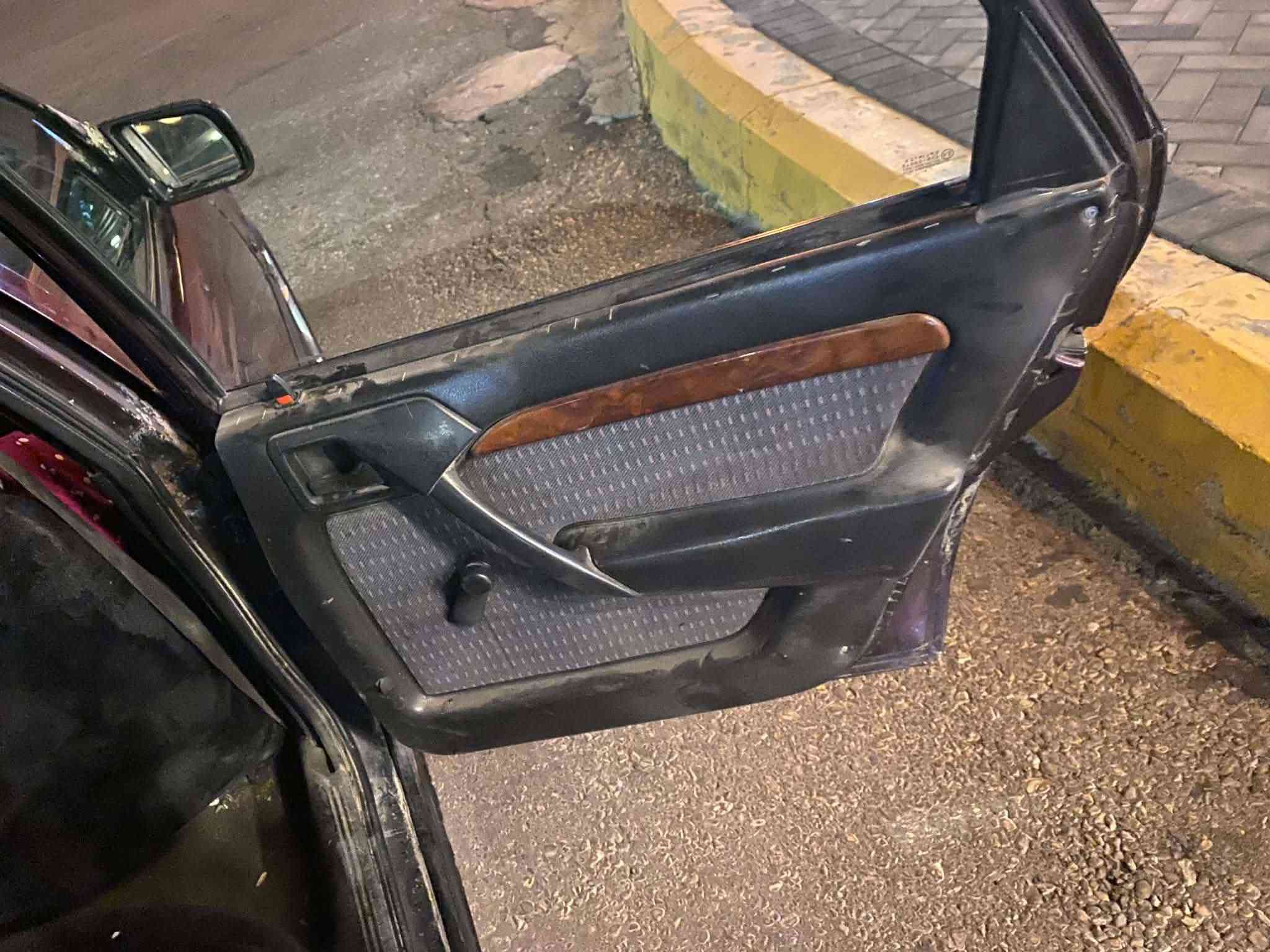 سەرەتا بەناوی خوای گەورە  ئۆپڵی ڤیکترا مۆدیل ١٩٩٣  مەکینەی ١٦ قایش پان واتا پاوەر ماشاڵلەی ئەویت لە جوانی نمونەیە ماڵەکە وەک ڕەسمەکەیە قەرمی فڵچە لایت ئیشارەت کامل گیانی ئیش ئەکات   سەیارەکە ماڵی دۆستە   ئاڕم بووە بڵام ون بووە ئاڕمەکەی واتا بە علوج ئەی ڤرۆشم  کۆتای هیچ  معامەلەیەکی تیا نیە ١٢ گەڵا  شوین سلیمانی  ***********
