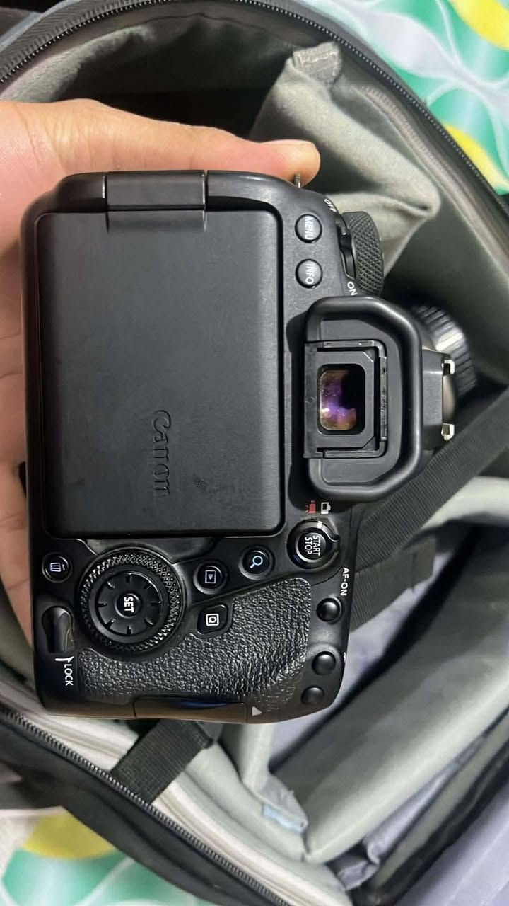 📸 للبيع – Canon 6D Mark II

كاميرا Canon 6D Mark II بحالة نظيفة جدًا، والنظافة موضحة بالصور 👌
🔹 الشتر: 40K

🔭 Extender 2X للكانون
بحالة نظيفة، يضاعف البعد البؤري للعدسة ×2.
مثلاً: 70-200 ◀️ 140-400 

📩 للاستفسار وباقي التفاصيل: راسلني هنا أو واتساب
📱 ***********

🚚 متوفر توصيل لجميع محافظات العراق 🇮🇶
