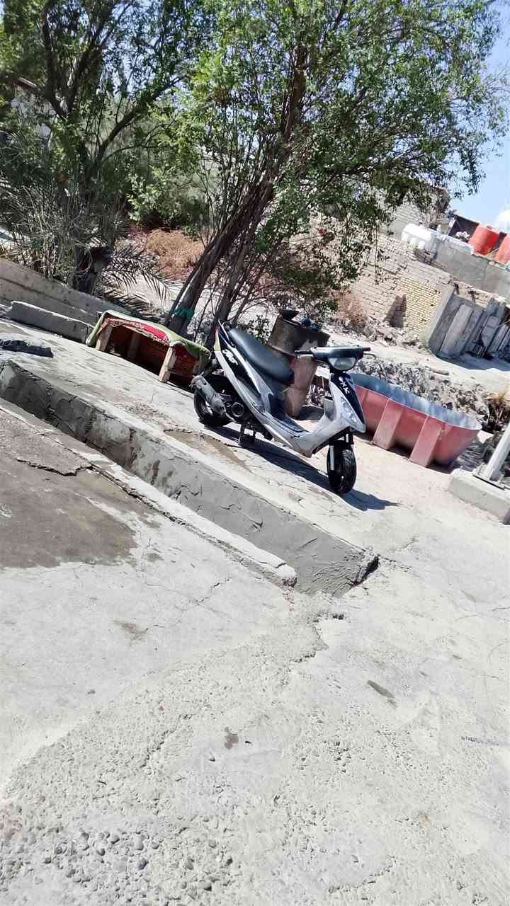 السلام عليكم دراجه قجمه للبيع نضيفه كلش ما ناقصها برغي مفتوحه مره وحده سلف هندر كهربائيات كلها شغاله نكره السعر 550وبيها مجال المكان بني منصور مزرعه قرب خطوه ابو الفضل العباس للتواصل ***********الماسنجر شغال
