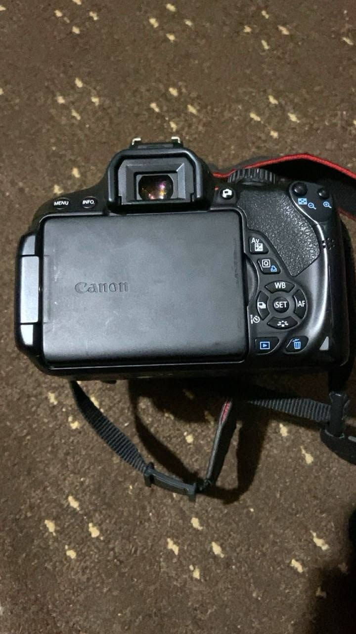 كانون EOS 550D • ١٨ ميغابكسل • عدسة ٢٨-٩٠مم