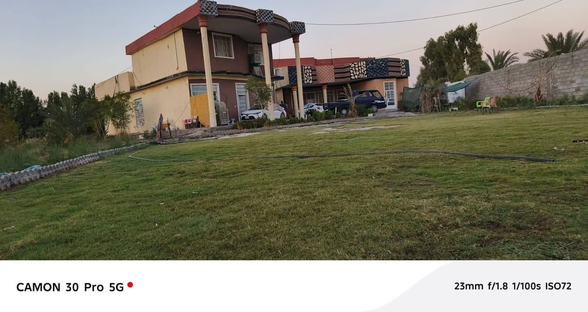 للبيع 
أرض طابو زراعي مفوضه بالطابو سند 25 في منطقة حميد شعبان قرب جامع عثمان المساحة 2 دونم وعلى شارعين ركن مسيجة ومعزوله واجهة كل جزء منها ١٠٠متر مع كافة الخدمات تبليط كهرباء وماء إسالة تحتوي على ثلاث دور وتوجد فيها مغروسات متنوعة من النخيل ومختلف أشجار السدر والفواكه 
١- البيت الأول مساحة ٤٠٠ متر يحتوي على ٧ غرف الاغلب نظام سويت مع الصحيات عامة ومضيف ١٢ متر البيت طابقين

٢-البيت الثاني مساحتة ٣٢٠ متر يحتوي على ٦ غرف نظام سويت مع الصحيات عامة البيت طابقين دبل فاليون 
٣-البيت الثالث قيد الإنشاء هيكل كامل فقط تشطيبات نهائية المساحة ٢٥٠متر . 
المساحة الكلية تتعدى ٦٥٠٠٠٠٠متر 
التواصل واتساب ***********
