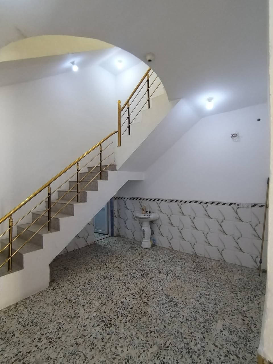 🏨مشتمل  في الخاجيه طابقين فول  البيع🏨
الـــمـــســـاحـــة//100 متر  طـــابــو      صـــرفــ 

الـــواجـــهــــــه ✨5
الــــــــنــــــــزال✨20

#الــطــابــق #الارضـــي 

مـــطبــخ_صــاله  ـ استقبال  -غرفه نوم وصحيات خارجيه  
#الطابق #الثاني 

صــاله  -غرفتين  نوم وصحيات

#اللاستفسار الاتصال على الرقم  ***********     ***********
