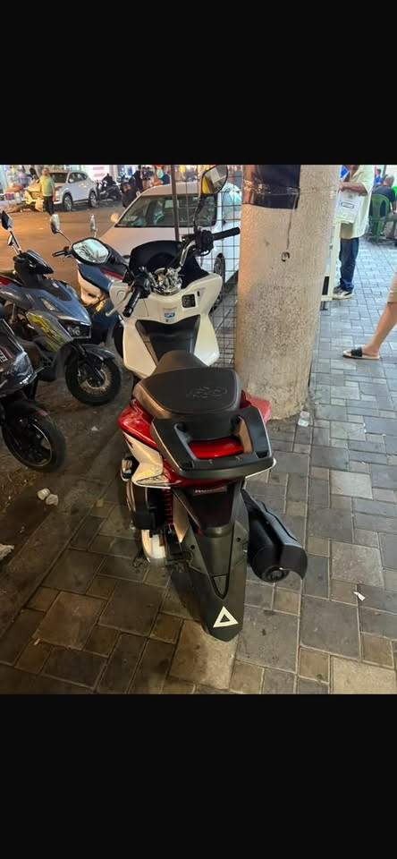 PCXللبيع جيل الثاني حساس ازدحام كلشي بيهة شغال جديدة بمعنى الكلمة تجي تاخذ من البيت الشراي يجيب فيتر ويجي يفحص السعر 15 ونص وبيها مجال للتواصل ***********مكاني بغداد
