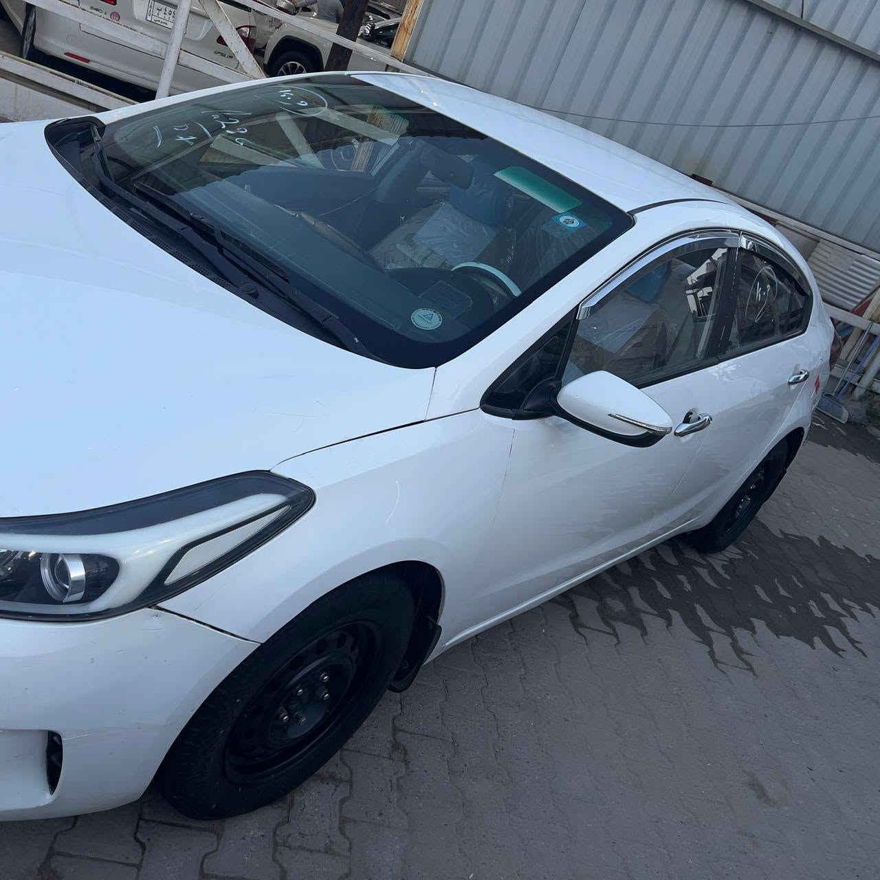 كيا سيراتو مديل 2017 مكفولة ما عدا جاملغ الامامي الايسر جهة السايق مكينة  كير وحدادية مكفولة رقم نجف انكليزي تريد تحويل ثاني يوم 120 وبيه مجال 
مكان  النجف حي السلام 
اتصال***********
