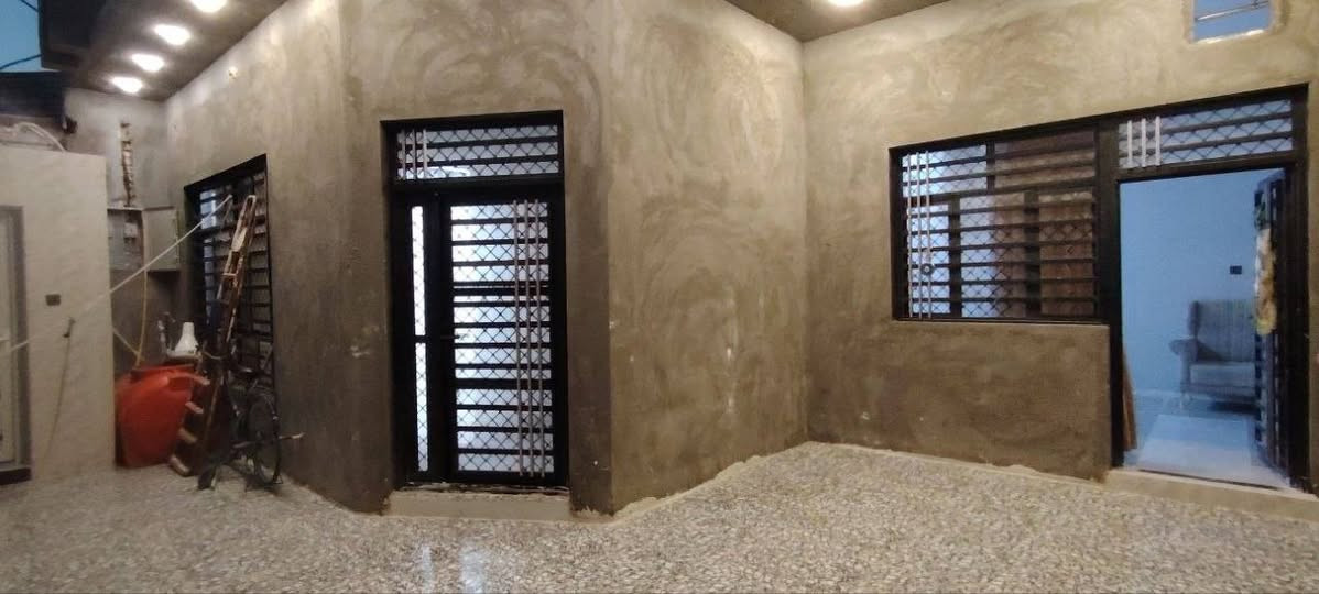 السلام عليكم ورحمة
بيت مساحته ٢٠٠ م معروض للبيع الموقع في حي الجامعة بشارع خمسين الاربع سايدات مواصفات البيت متكون من طابقين الطابق الأول من كراج سيارة صحيات خارجيه وداخليه استقبال 7 x 5 مطبخ كبير حار بارد صاله كبيره غرفتين كبار 5x4 الطابق الثاني بيه غرفه وصحيات كاملات اما البقيه بعده ما كامل يرادله كهرباء ولبخ وارضيه البيت فول قبل أربع أشهر  من كمل بناء حديث اي استفسار عن البيت تعال خاص او اتصل ع الرقم ***********
