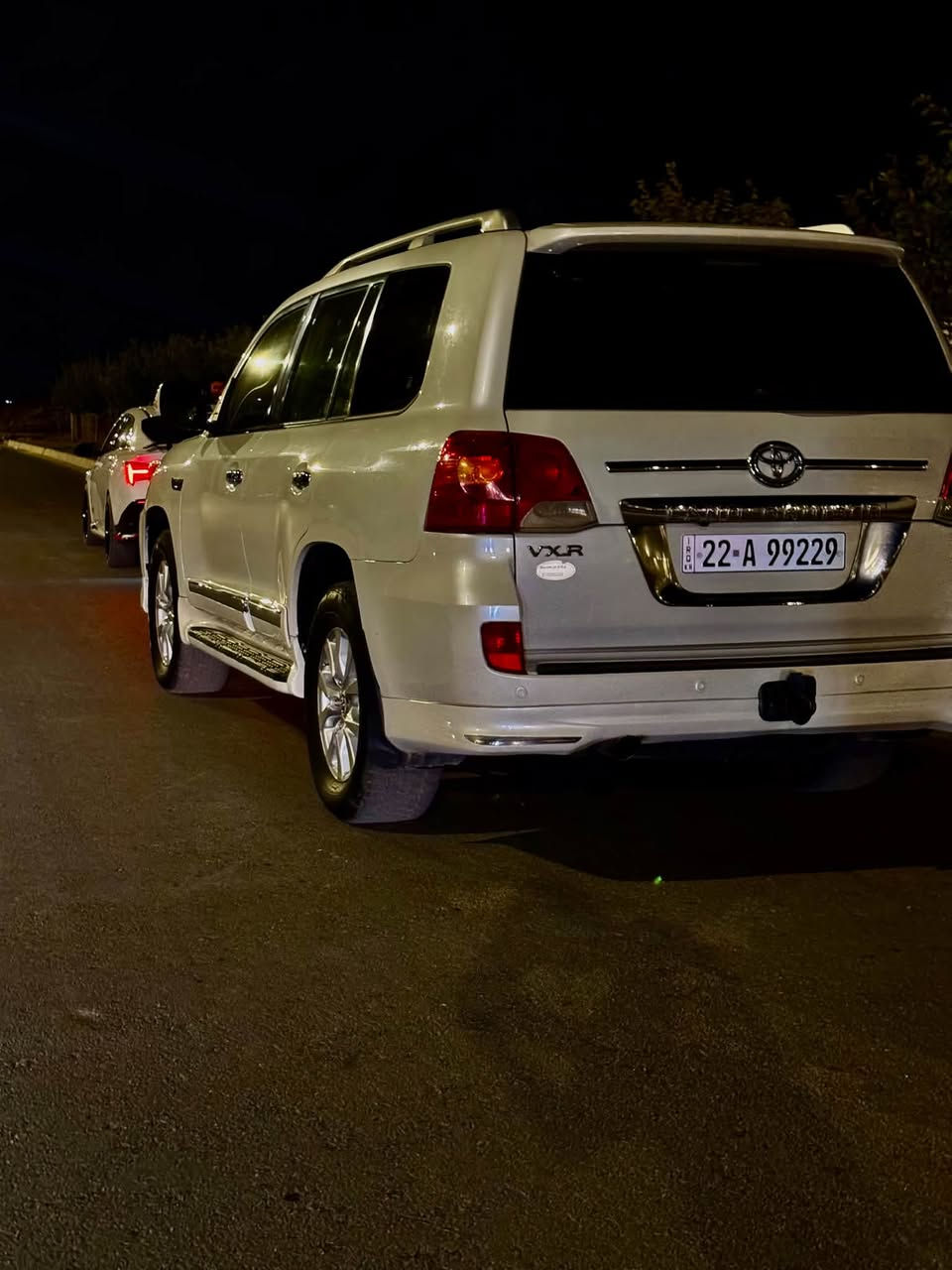 Land Cruiser
2008 VX.R 
V8
سەیارەکە دوو بست سبوغی هەیە هەموو شتەکی بەشەرت گێر مەکینە تەبریت هەمووی بەشەرت 
بەناوی خۆمانە
نرخ:275وەرەقە و مەجال
رەقەم:***********

