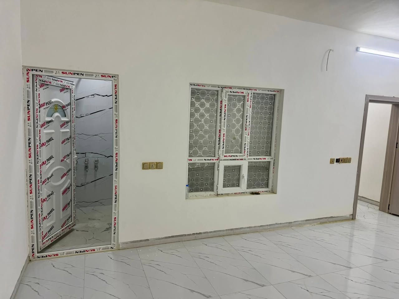 دار للبيع مساحته 200
7الاربع والنزال 30
القادسية نهاية قطعه 500
عرض الشارع 15
يتكون الدار من اربع غرف نوم
بناء حديث
طابقين 
السعر ١٣٥ وبي مجال
للاستفسار الاتصال
***********
