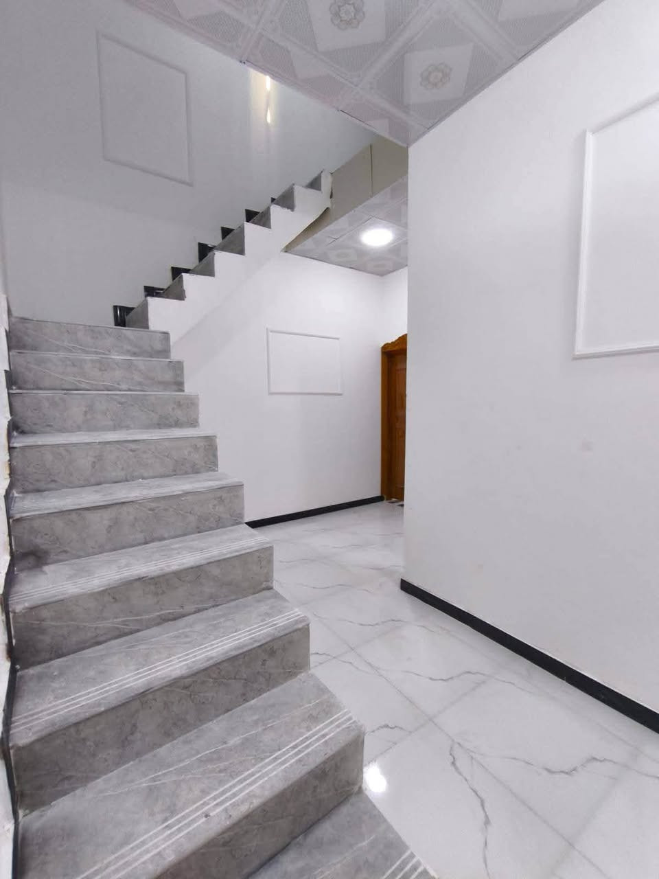 السلام عليكم يتوفر دار سكن بناء حديث تسليم مفاتيح مساحته 130 متر طابو ملك صرف زراعي
📍 ابو الخصيب حمدان يتوفر كافة الخدمات 
السعر 70 مليون وقابل للتفاوض ***********
