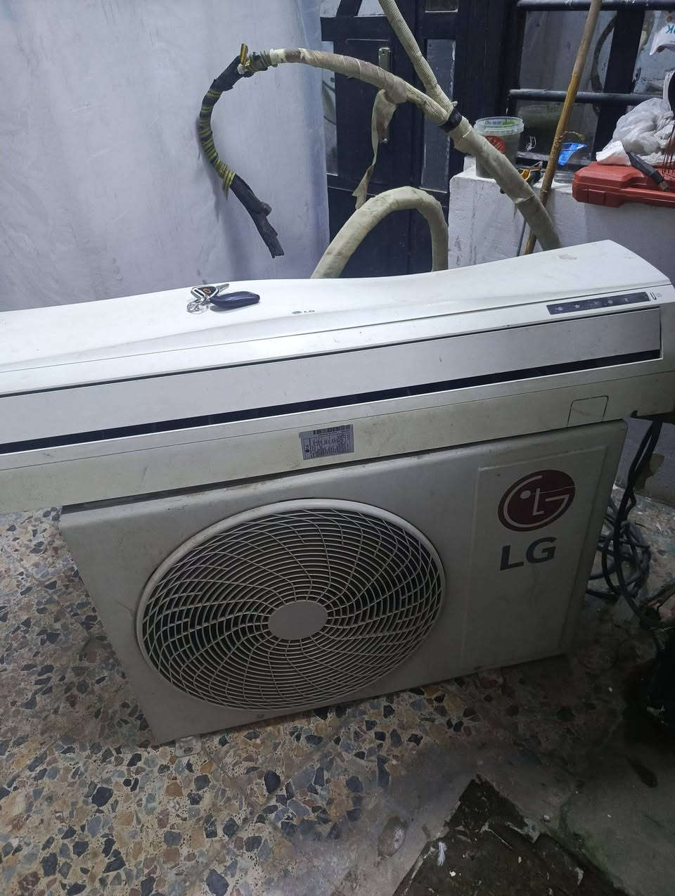 للبيع جهاز تكييف إل جي (LG) مستعمل بحالة جيدة. الجهاز معروف بقوة تبريده واعتماديته العالية، الماركة: LG (إل جي) الأصلية.النوع: سبليت (Split System).الحالة: مستعمل (يعمل بكفاءة).***********
