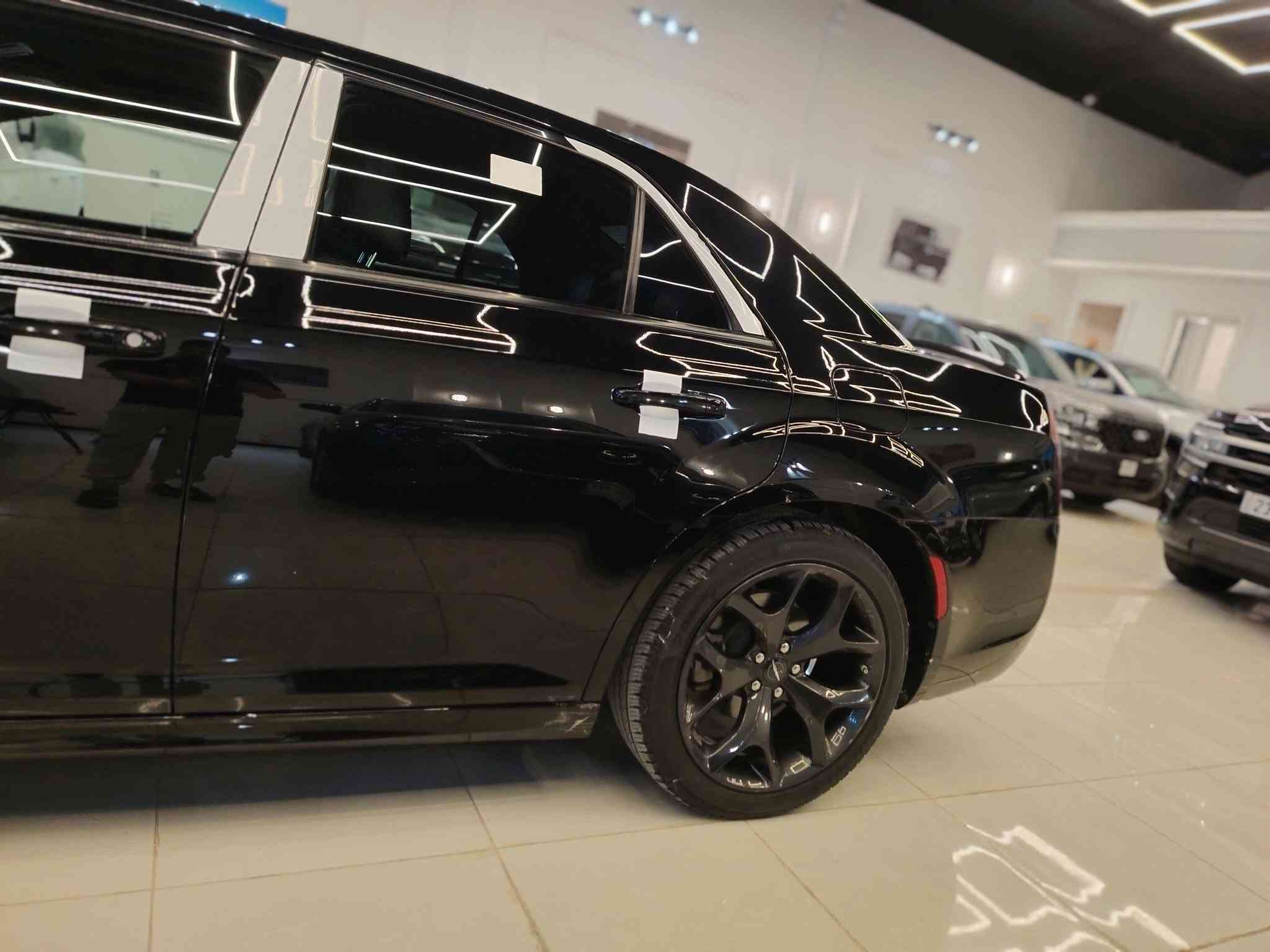 🔥 للبيع | كرايسلر أوباما 300S 🔥
موديل 2023
وارد خليجي
الفئة: S300
المحرك: 3.6L V6
القير: أوتوماتيك 8 سرعات
الممشى: 10,000  فقط
الحالة: شبه زيرو ✨
🛡️ السيارة مغلفة PPF لماع بالكامل

🔹 بانوراما
🔹 بصمة دخول وتشغيل
🔹 تشغيل عن بُعد
🔹 مقاعد جلد
🔹 تدفئة وتبريد مقاعد
🔹 تدفئة ستيرن
🔹 ستيرن كهربائي
🔹 شاشة كبيرة
🔹 Apple CarPlay / Android Auto
🔹 رادارات وحساسات
🔹 كاميرا خلفية
🔹 Auto Hold
🔹 إضاءة LED
🔹 كرسي سائق كهربائي
🔹 مثبت سرعة

💰 السعر: 40,000$
