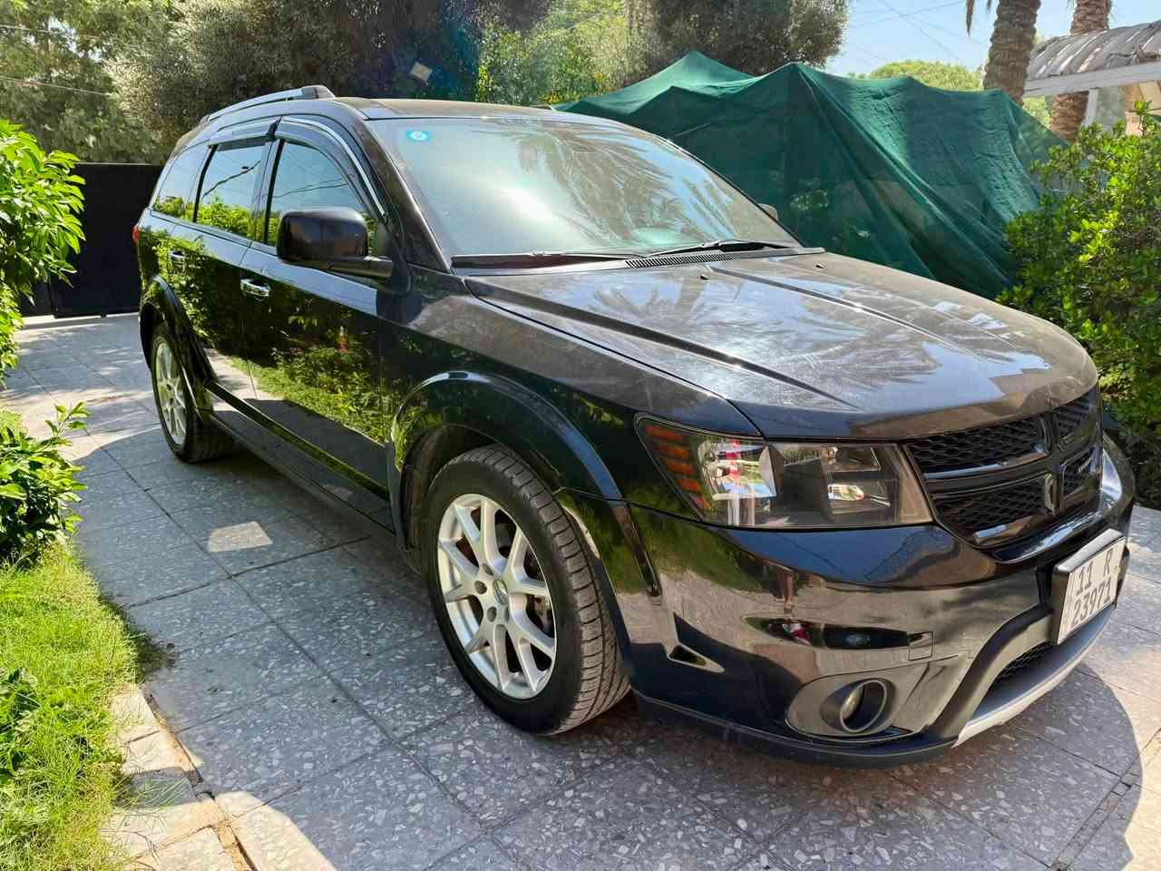 دودج جورني للبيع موديل ٢٠١٤ رقم بغداد بإسمي
-فئة Limited محرك ٦ سلندر فور ويل مسجلة اصولية بالسنوية

-هزة جديدة قبل شهر

-ماشية ١١٤ الف كيلو متر (مو ميل)

-مقاعد جلد بالكامل ٧ راكب مع تدفئة المقاعد الامامية + الستيرن

-مقعد السائق كهربائي

-شاشة كبيرة بلادية مع نظام خرائط بيها طرق العراق من الشمال للجنوب

-سستم صوت بلادي نوع Alpine

-تحكم كامل بالستيرن من الامام والخلف مع نظام الاوامر الصوتية

-يدات الابواب والسيباية نيكل بلادي مع بصمة تشغيل وبصمة ابواب وصندوك ودخول ذكي

-بصمات عدد ٢

-تشغيل عن بعد ونظام حماية بلادي

-تبريد منفصل امامي (يمين ويسار) مع تحكم خاص بالتبريد الخلفي

-مخابئ سرية عدد ٣ 

-شاشة سقف خلفية مع ريموت بلادي

-حساس خلفي بلادي مع كاميرا رجوع الى الخلف

-بروجكتور دعامية اصلي مع لايت زينون نوعية ممتازة عالي ناصي

-السيارة بدون اي رسالة تحذيرية وعند الفحص بالحاسبة (صفر رسالة) يعني كل انظمتها الكهربائية ممتازة

-محرك گير اكسل ممتاز وصدر امامي خلفي مع الدبلات واذاين المحرك جديدات

-اطارات تخم نوع كومهو ويل كب حجم ١٩

-بلكات وصيت عليهن من امريكيا اصليات مال الشركة

-غاز التبريد ACDelco تم شحنه عالوزن مضبوط

-راديتر هيمي والسيارة مابيها اي حماوة بالصيف والطرق الخارجية، لا يوجد نضوح او تنقيص نهائياً

-سبيرها الاصلي مع غلاف السبير البلادي

-الظفيرة بلادية ومابيها اي چطل او تصليح

-وبعد هوايه امور ماريد اطولها عليكم بس السيارة تاخذها تترحم عليه بعدها على كد ما مهتم بصيانتها بصورة صحيحة وقطع غيار اصلية وفقط بانزين محسن (مع العلم محركها يشتغل بالعادي والمحسن بدون اي مشاكل) والسيارة صارلها ٧ سنوات عندي بهاي الفترة بدلت دهن الكير والفلتر ٣ مرات وزيت المحرك اجيب نوعية سعره ١٠٠ الف وبالعافية عالياخذها 

-حادثها جاملغ ايسر وبونيد مصبوغات والجاملغ الايمن اني صبغته لان بي شخوط بدون اي معجون بقية هيكل السيارة كله مكفول 

-بعد ما اشتريتها عدت تصليحها بالكامل وكلشي خليت جديد حتى دركة الستيرن والراديترات، اشتريتها سنة ٢٠١٩ وجانت ماشية ٣٧ الف كيلو

-سعرها ١٣٥ ورقة بيع او مراوس بدورنگو موديل ٢٠٢١ فما فوق ٨ سلندر حصراً لون اسود او ماروني

-مكان السيارة بغداد حي القادسية

***********
