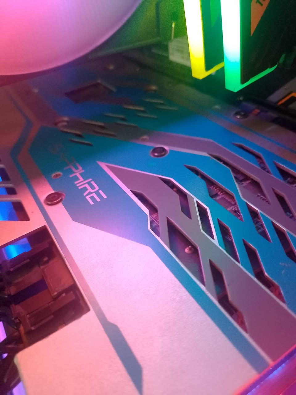 السلام عليكم
كارت شاشه للبيع 
Rx580 8g
كارت نيترو ما مفتوح على وضع شركه 
السعر 110 الف 
التواصل خاص او على الرقم***********
مكاني بغداد الزعفرانيه
ما عندي توصيل
