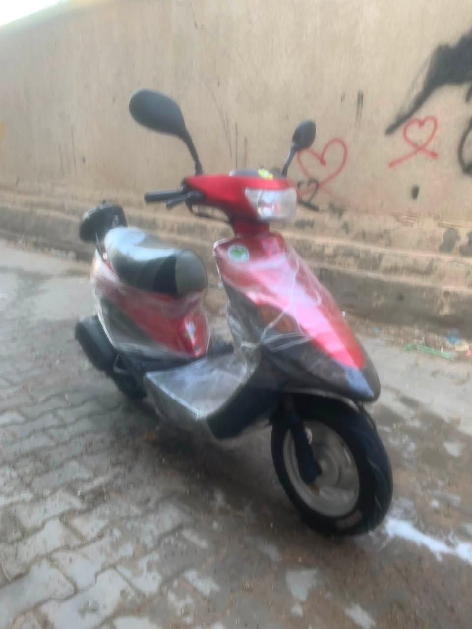 بيجي ياماها 9 سلف وهندر. ياباني كفاله عامه من الزلغ شرط مكينه خخرسه ما تنسمع اويل بم الدهن شغال اشاير گلوبات عينه بريكات امامي خلفي كلهن شغالات جاهزه شغل وطلع مال بيت مرتبه مابيها اي نقص مفوله للاخير السعر 325 وبيها مجال  مكاني البصره كرمه علي *********** ((الدراجه بلاديه من الطول للطول )))
