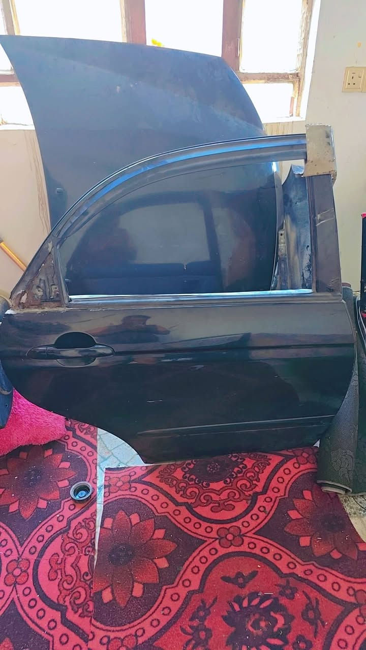 السلام عليكم شباب عندي بيبان ثنين  وبنيد سبكتره قيم وخذ  ولا تكسر بحلال العالم
كربلاء ***********
