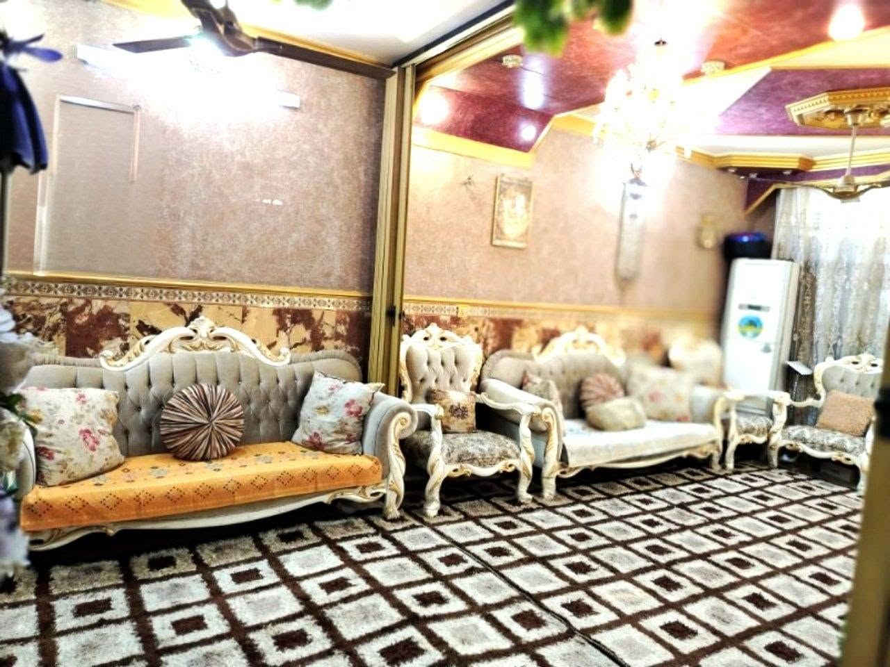 أي استفسار على الرقم ***********
للبيع.... للبيع
بيت طابو صرف مساحتة ٦٥ متر طابقين ونص في منطقة بغداد الشعب قرب محطة سما بغداد
على شارع السايدين 
موقع مميز  متوفر امام البيت مدارس ثانوية.ومتوسطة. وابتدائية ومستوصف قريب على البيت ويتوفر فيه 
استقبال 
هول
مطبخ حار وبارد
وحمام 
الطابق الاول 
٢غرفة مع حمام مع صالة
الطابق الثاني١ غرفة مع صالة مع سطح
***********
