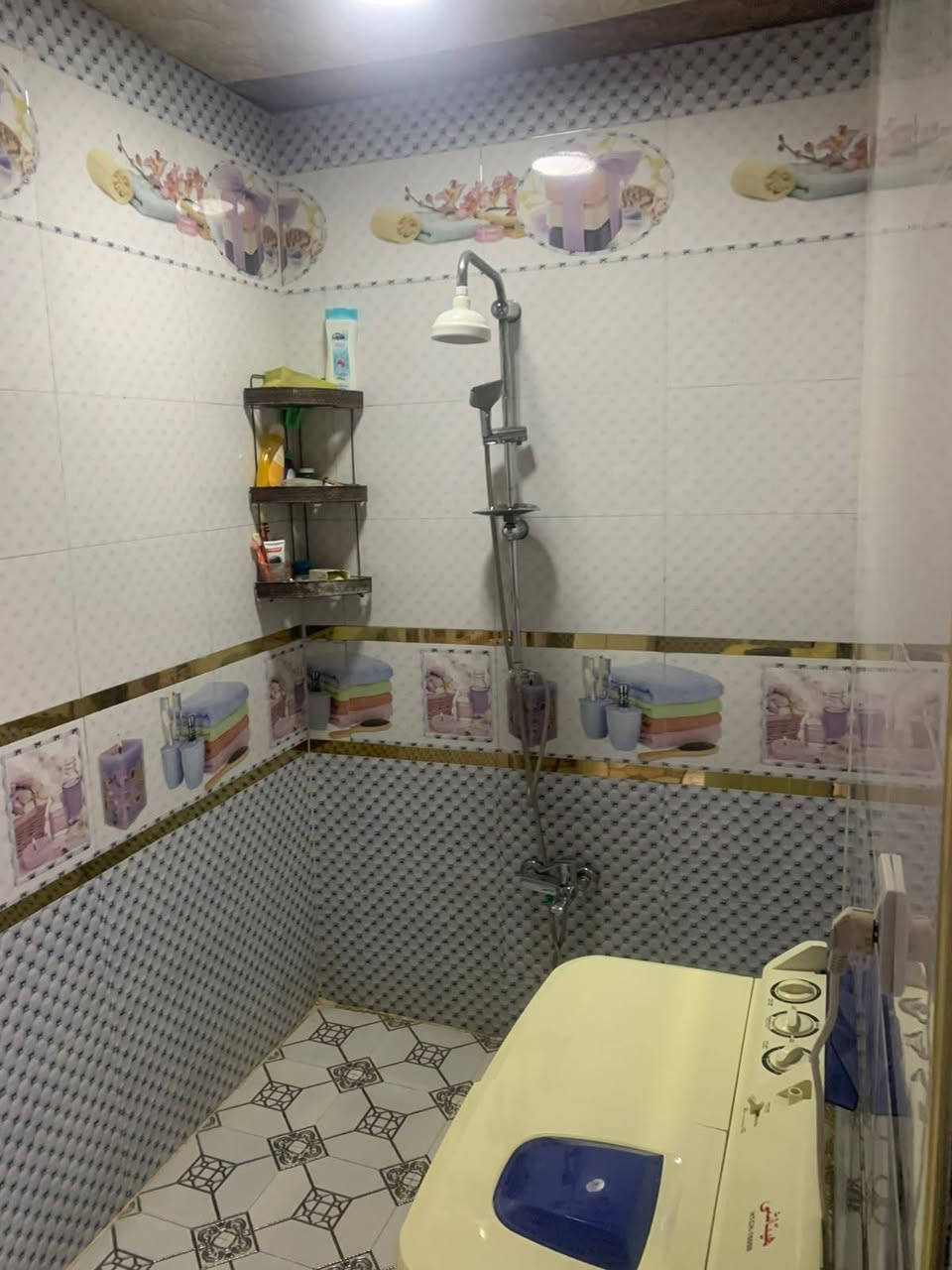 بيت للايجار الحيانيه شارع موسى الكاظم يحتوي عله غرفه وصاله وستقبال ومطبخ وصحيات سعر 300قفل مطلوب عايله زغيره ***********

