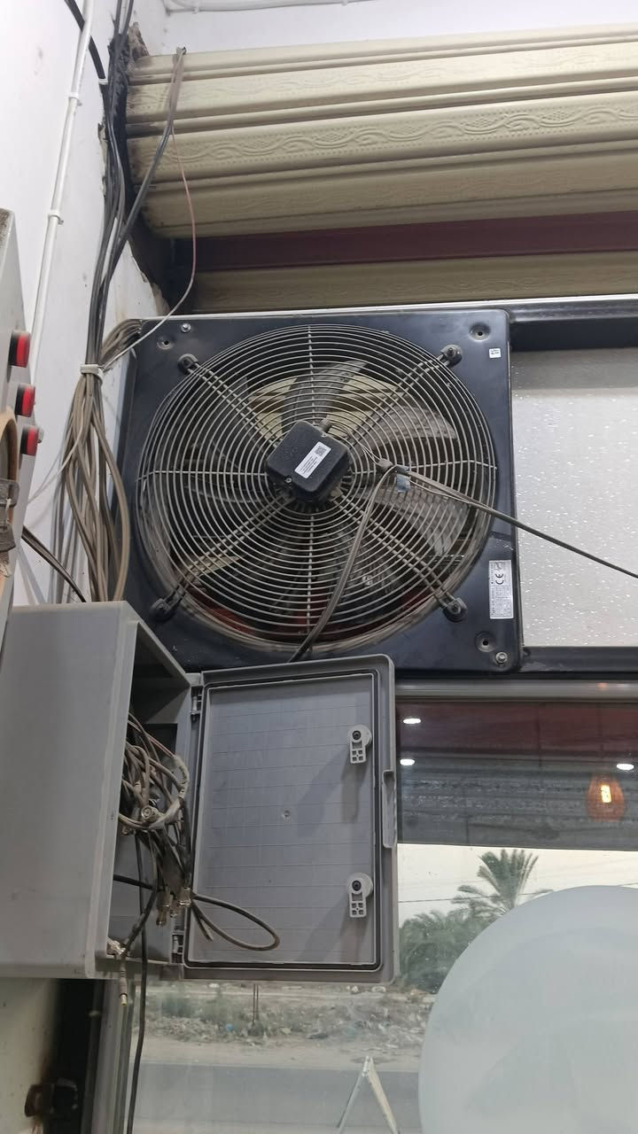 غراض مجمع دجاج متكامل  مامستعمله بس شهرين مذبح حوض ماء شوايه سمج مجمده هلاسه مبرده اكبر حجم مفرغات ميوزه قنفه كامرات صوت وصوره بانيو سنك مناهل علف مناهل ماء جدر عفريت قطاسات شاشا ميز كاشير 
العنوان ناصريعه شارع السفينه قرب المصلخ 
الرقم ***********
