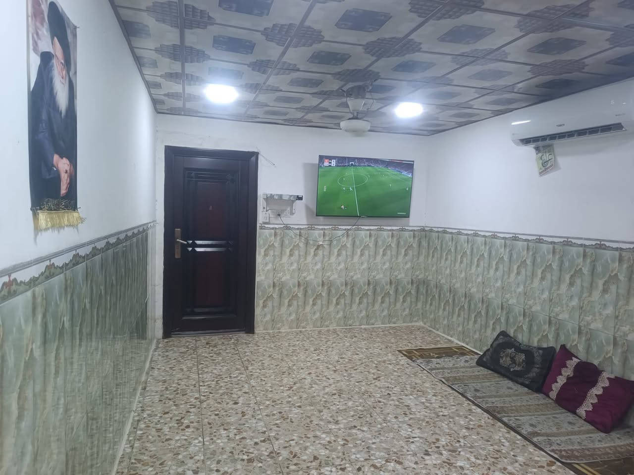 بيت للبيع مساحة١٠٠ متر ٣ غرف وبراني وعنوان حي جضعان يم جامع فاطمة الزهراء الواجه ٥ والنزال ٢٠ البيت مشاع رقم التلفون ***********
