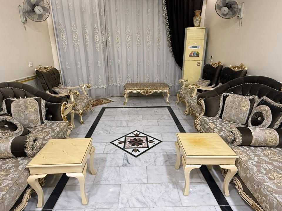 طقم كنب • ٣ قنفات • ٦ كراسي