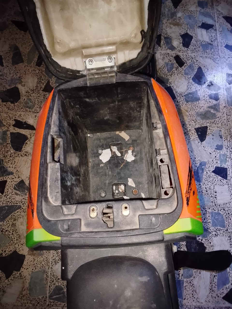 ار 11فول موصفات موديل 26بيه عطل مااعرف شنو بدون بطاريات مكاني كركوك سعر 300الاف للبيع مرواس ***********
