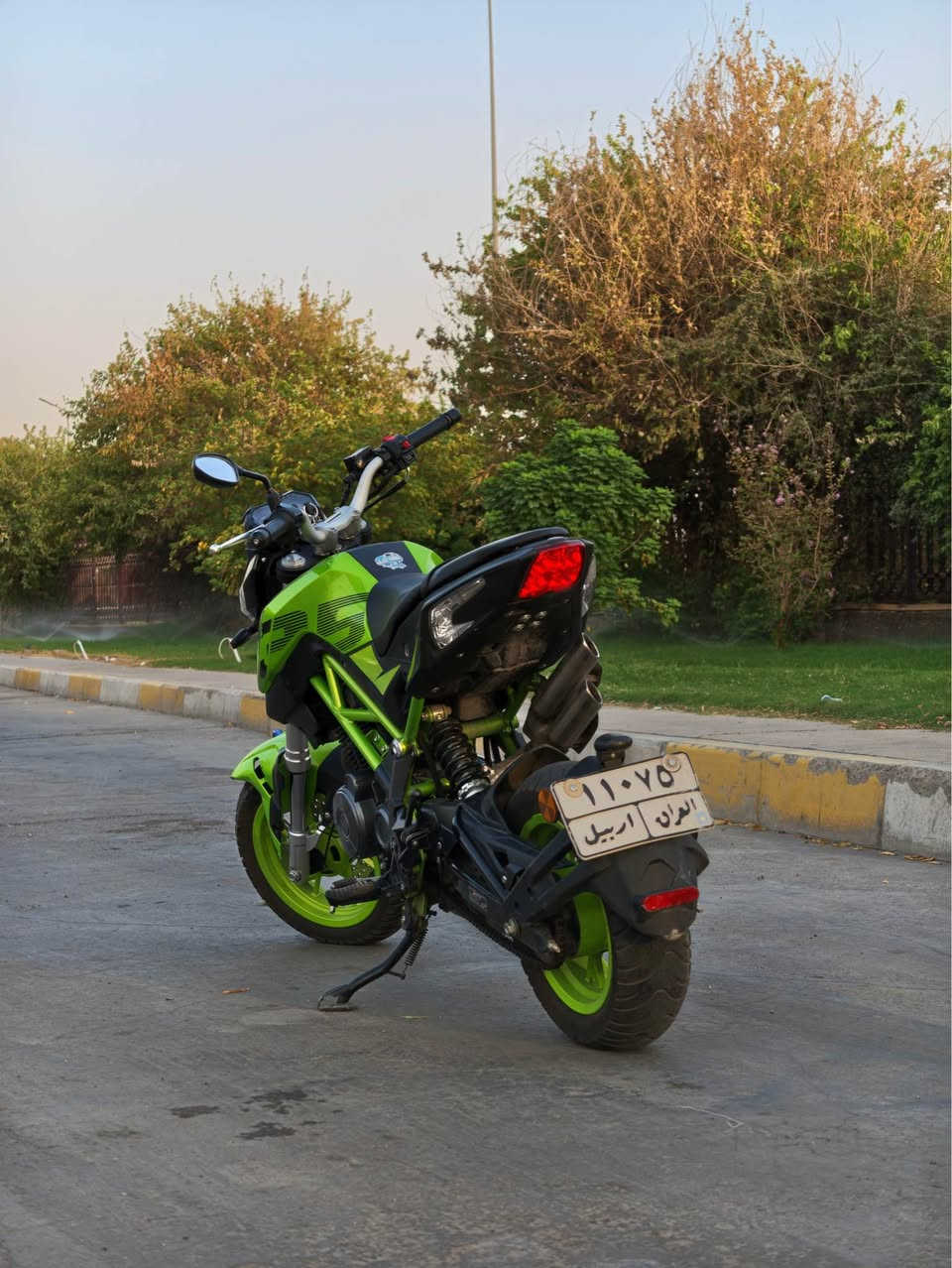 السلام عليكم 
بينليbenelli tnt135 موديل 2025 للبيع 
ماشية ٥ الف فقط يعني حالها حال الجديدة 
مرقم اربيل ب اسمي لوحات اثنين موجودات 
مفاتيح اثنين موجودات 
الدراجة نظيفة وموضح بالصور كلشي بيها 
اللون الاخضر سعر الجديد 3,950,000 وموجود العقد مالتها مالك اول 
بيع فقط بسعر 2,850,000  💵 وبيها مجال
مكاني بغداد الجادرية 📍
*********** رقم موجود واتس اب 📞
سبب البيع سفر بغداد, العراق
