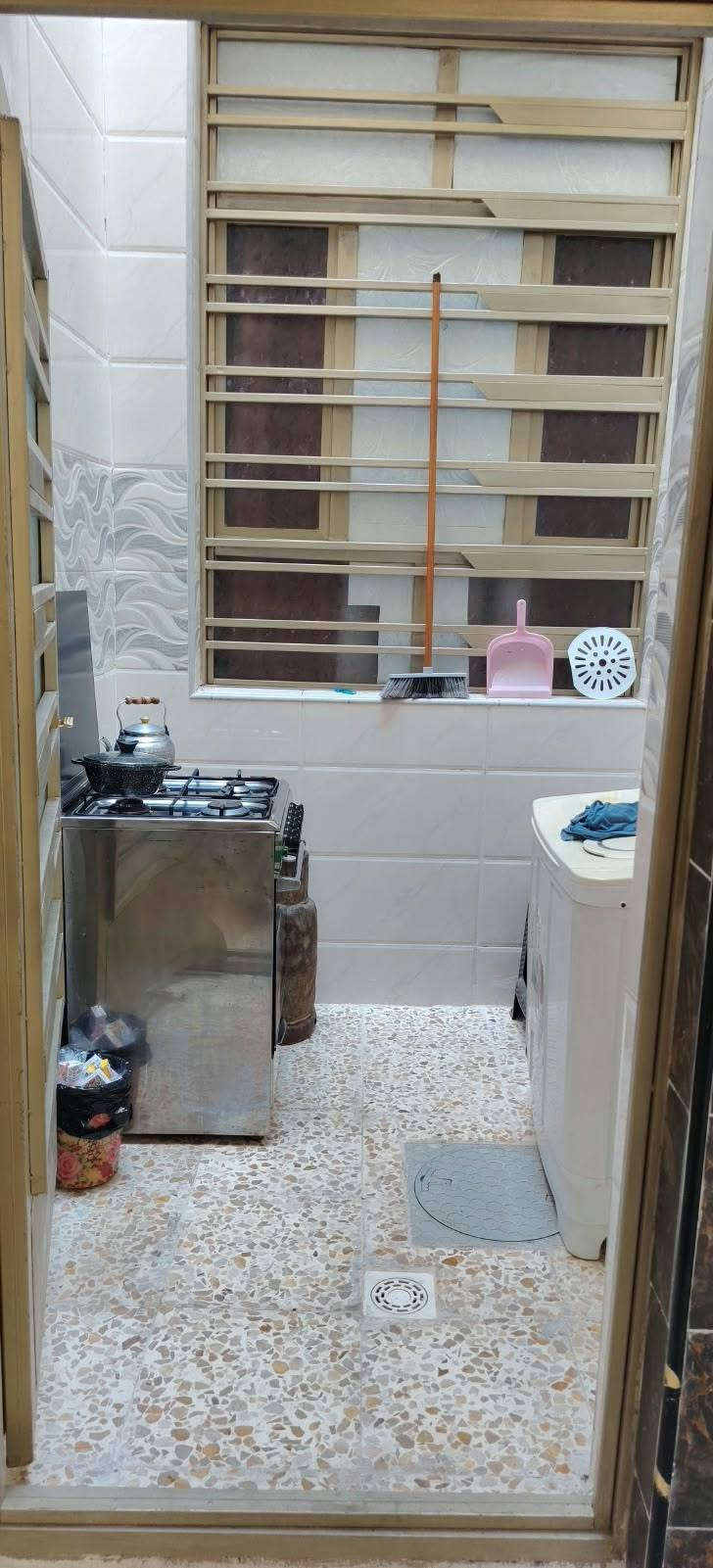 بيت للبيع في منطقه حي الكوفه الجهلي منه كامل خدمات المساحه 105 بناء جديد البيت طابقين الطابق الاول كامل مفول بيت خير من الله ***********
