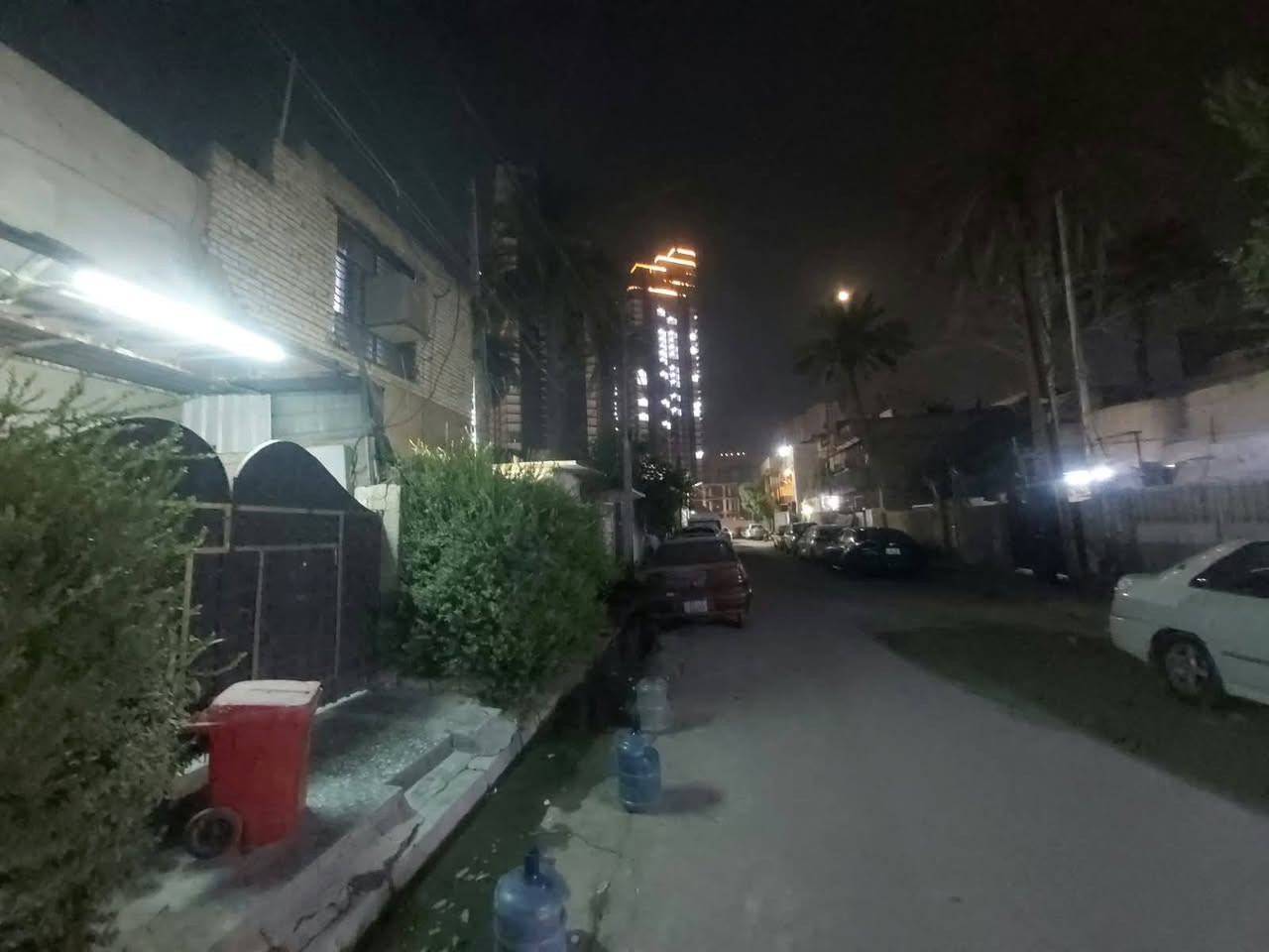 للبيع بيت أو مراوس منطقه الوشاش للاتصال *********** ابو رحمه

نص مكتوب في الصور:
- السلام عليكم ابو رحمه
- عندي هذا البيت مساحة 127م
- واجه 6 ونزال 27 بمنطقة الوشاش شارع عريض قريب شطيط مقابيل المجمع السكني
- اريد اراوس بيت نفس المساحة او أقل بمنطقة حي دراغ
- وادفع فرق السعر
- ١٠:١٢ م