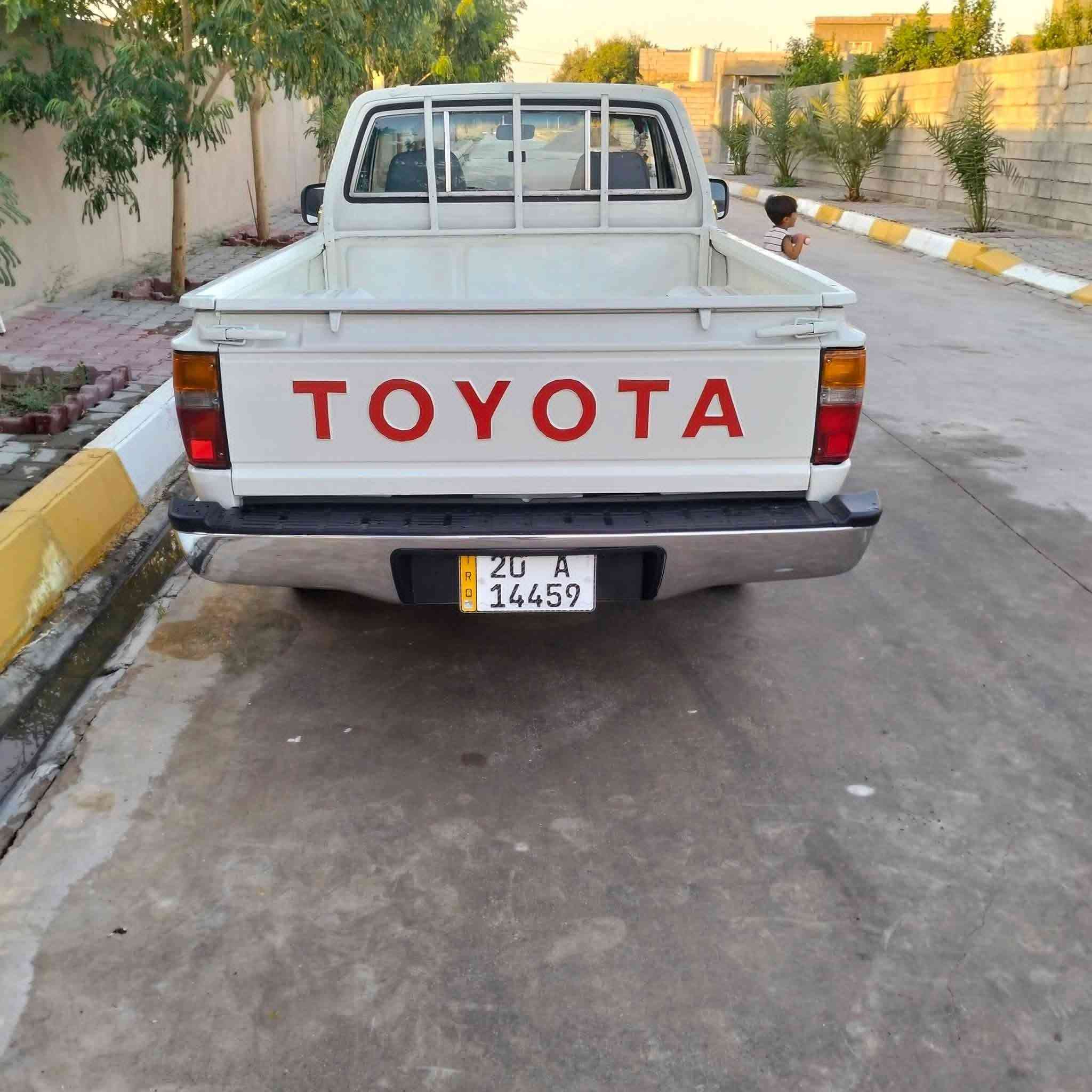 سەرەتا بەناوی خوای گەورە 
توێتا پیکاب 1985ڕەقەم دیالە تەحویل عەسڵ بەشەرتی تەحویلوو غەرامە بەناو کردن سەیارەکە بێزەڕبەیە شاسی نەتەقیە بەشەرتی مەکینەو گێڕو ئەکسل ماڵێکی پاکە سەیارەکە لەکەلارە سعری42گڵایە  لەگەڵ ڕێزدا.
***********
