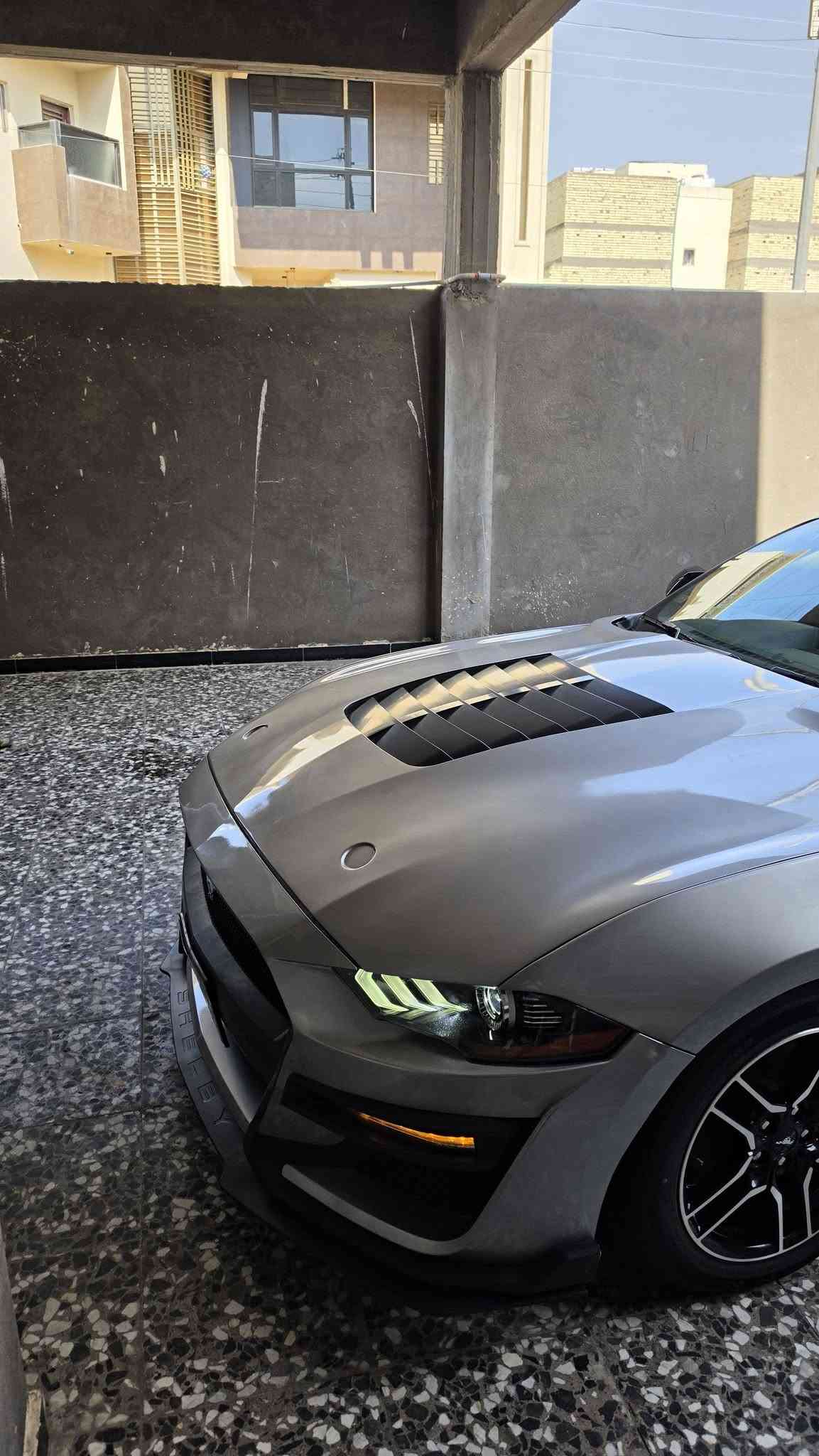 � للبيع: Ford Mustang EcoBoost Premium
📍 الموقع البصرة التنومة    ***********

📅 الموديل: 2022

⚙️ المحرك: EcoBoost (اقتصادي + أداء قوي)

🔄 القير: أوتوماتيك  (10 نمر)

🎯 الفئة: Premium (أعلى مواصفات)

✨ المواصفات:

* شاشة كبيرة + نظام ملاحة

* كاميرا خلفية + حساسات

* مقاعد جلد كهربائية

* ❄️🔥 تدفئة وتبريد المقاعد

* 🎮 5 مودات قيادة (Sport / Normal / Track / Snow / Eco)

* 🛞 مودات ستيرن للتحكم بثقل وخفة المقود

* 🔑 تشغيل عن بعد

* تشغيل بصمة + دخول ذكي

* 💡 إنارة ترحيبية بالمرايات (Welcome Lights)

* إضاءة LED مميزة

* نظام صوتي فاخر

🛠️ الحالة:

* نظيفة جداً من الداخل والخارج

* بدون مشاكل ميكانيكية

* جاهزة للاستخدام مباشرة

💰 السعر 138 

حادث سياره موجود بالمنشور 
بيه ٣ قطع الامامية مصبوغه وبنيد مبدل  مال شيلبي وكلير بالباب العبري
