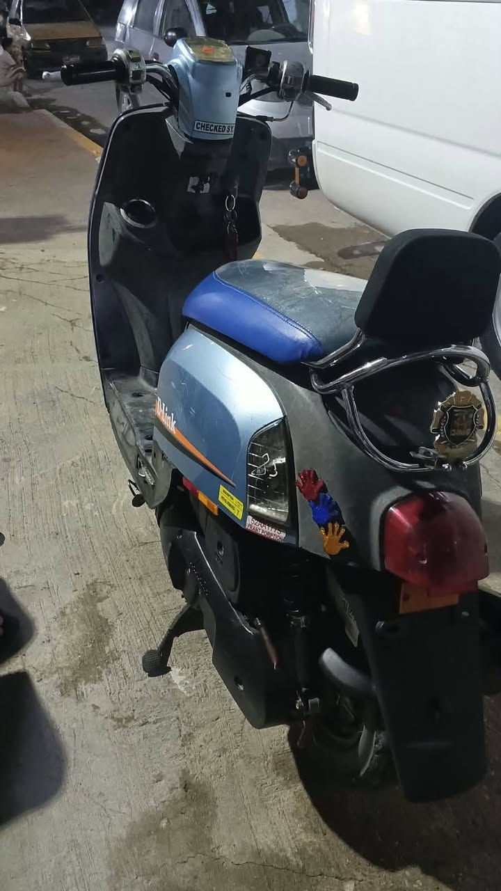 السلام عليكم دراجه بوليسي للبيع كهربائيات كلهه شغاله مفتوح بس كور أو بوشه السعر 650او بيهه مجال حك الجيه  للاستفسار الاتصال ع الرقم ***********
