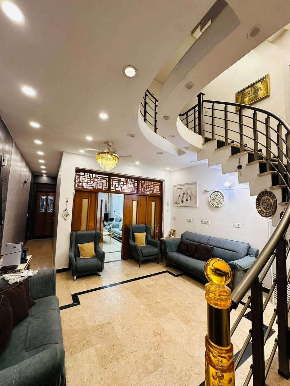 بيت للبيع مساحة  ١٧٥ م
بناءً درجه أولى 

أضلاع مستقلة/ مدخلين

موقعه📍الشعب حي العقاري الاولى موقع ممتاز

يحتوي على #استقبال #مطبخ #٣غرف #خدمات

للأستفسار آكثر الأتصال على الأرقآم 

***********
