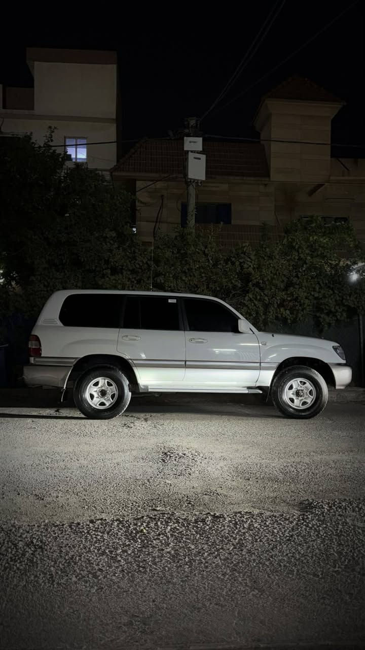 مونيكا V8 • ٢٠٠٠ • جير عادي
