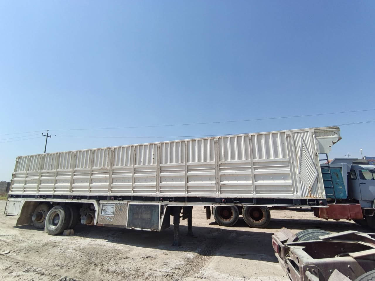 عربانه حداديه البيع جديده بمعنه الكلمه مابيهه نقص غير التايرات  مكان العربانه السريع معرض الباديه بداره أبو هيثم ***********
