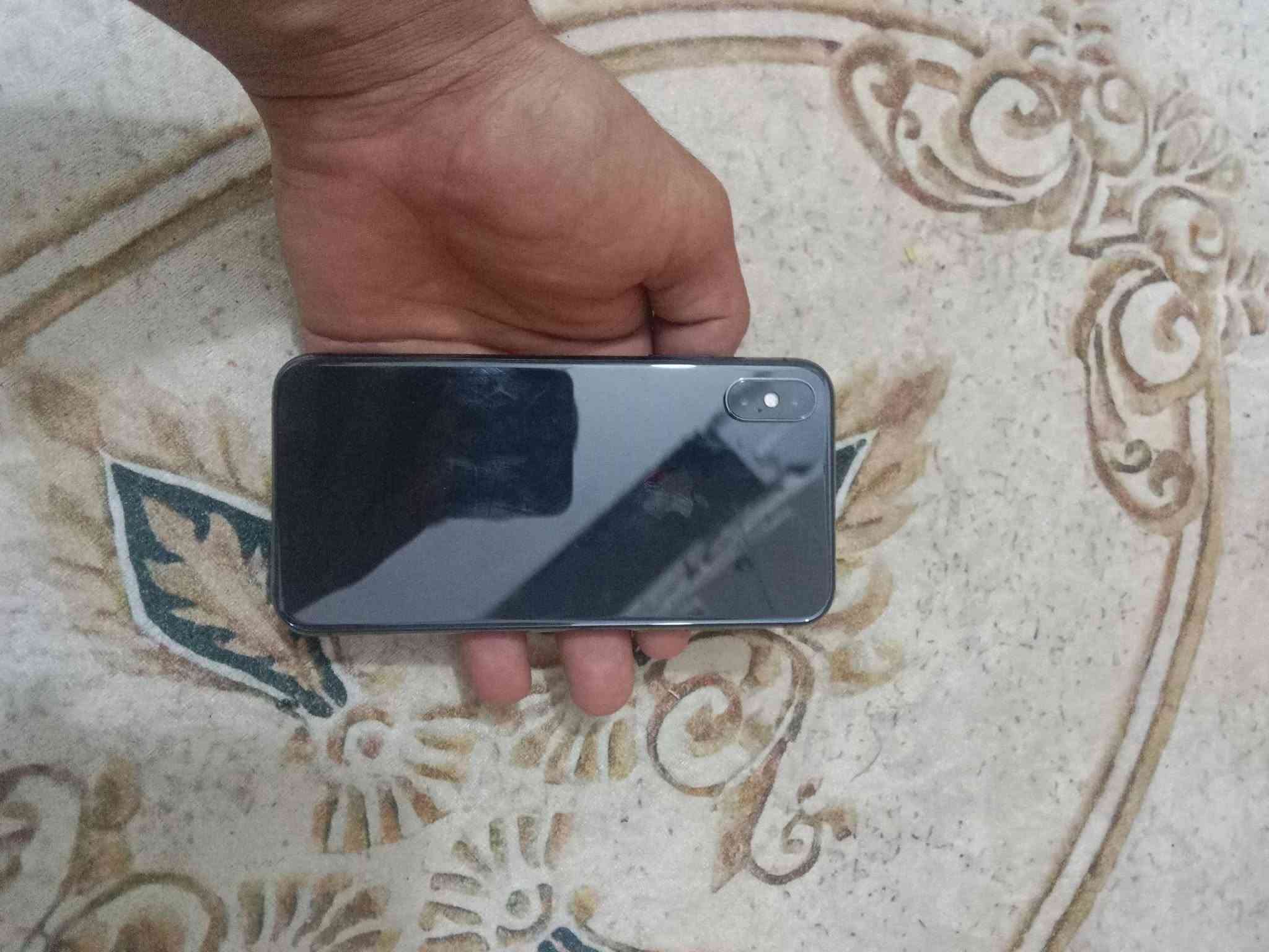 سلام عليكم شباب ايفون إكس ذاكره64مبدل بطاريه اصليه شرط جهاز مسويله تخطي بصمت وجي شغالهالجهاز كله بلادي ماعده البطاريه وتخطي السعر قيم بلي يرضي الله لتواصل خاص او اتصل عله الرقم ***********مكاني نجف أبو صخير

نص مكتوب في الصور:
- ٢:٣٢
- البطارية
- حالة البطارية والشحن
- كما هو الحال مع البطاريات القابلة لإعادة الشحن، بطارية الهاتف قابلة للاستهلاك وتصبح أقل فاعلية مع الوقت. معرفة المزيد...
- الحد الأقصى للقدرة
- ١٠٠٪
- هذا قياس لقدرة البطارية مقارنة بقدرتها عندما كانت جديدة. قد تتسبب القدرة المنخفضة بتقليل ساعات الاستخدام بين عملية الشحن والأخرى.
- أقصى قدرة للأداء
- تدعم بطاريتك حاليًا الأداء الطبيعي وقت الذروة.
- شحن البطارية المحسن
- للحد من استنزاف عمر البطارية، يتعلم الـ iPhone من عادات الشحن اليومية، بحيث ينتظر ولا يتجاوز ٨٠٪ حتى يحين موعد حاجتك إلى استخدامه.
- الشحن باستخدام طاقة نظيفة
- في منطقتك، سيحاول iPhone التقليل من البصمة الكربونية من خلال انتقاء وقت الشحن الذي تتوفر فيه كهرباء بانبعاثات كربونية
- اسحب للأعلى لفتح القفل ٢:٣٠ ياناس منو يعرف عن المهدي أخبار يكول @kararr