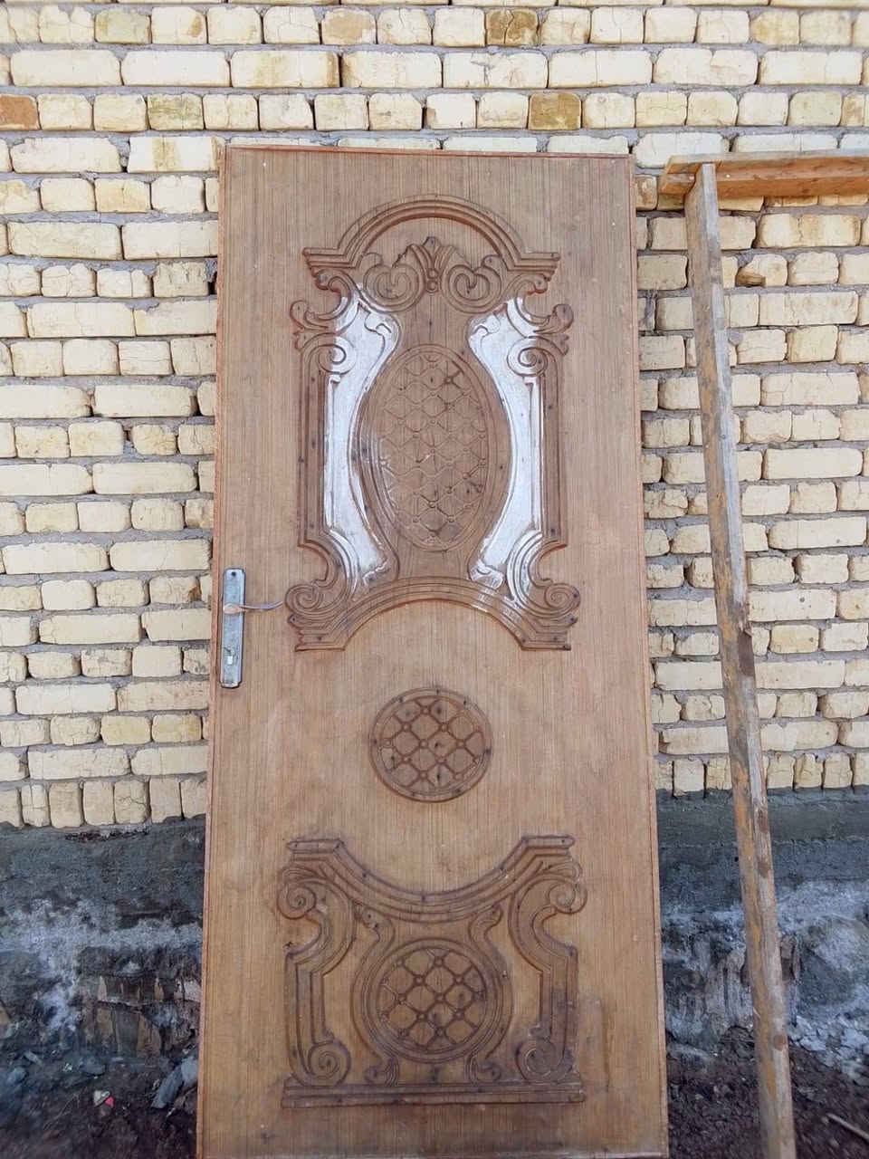 باب خشب ثكيل نضيف كلش ب30 وبي مجال بسيط موبايل ***********
