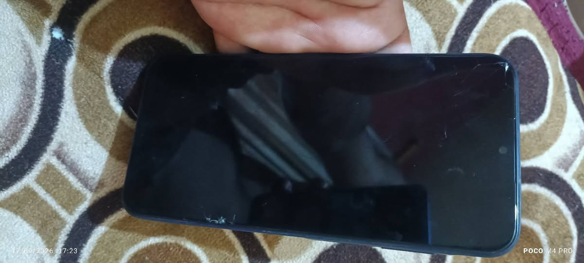 سامسونك A15 ذكراته 128 عشوائيه 4 بطاريه 5000 جهاز نضيف فقط بي هاي فطور باشاشه ممئثر نهائيا ع لمس بدون تقطيع او تعليك كامرته مواضح كلش  سعره 75 بي مجال ***********

نص مكتوب في الصور:
- 17/09/2026 17:23 POCO M4 PRO