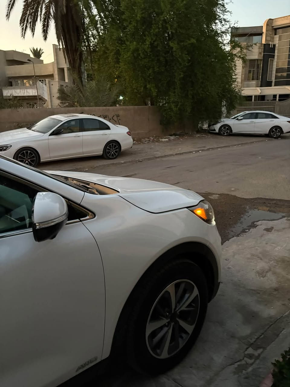 سلام عليكم 
الشركه :كيا 
النوع :سورنتو 
موديل :2020
مواصفات :اعلى فئه 
الضرر :3قطع 
ماشيه 88،000كم @قابل للزياده 
مواصفات :
1:بصمه 
2: بنرامه
3:شاشه كبيره 
4: كشنات جلد 
5:تدفئه للكشنات الاماميه 
6: تدفئه للكشنات الخلفيه 
7: سبع مقاعد 
8: اوتر هولد 
9: كامره خلفيه 
10: كأمره اماميه +جوانب 
11: ثلاث قطع تبريد
12: تحكم بالستيرن 
13: كشنات كهرباء 
14: شاشه دچتل 
15: مري كهرباء 
16: جنطه كهرباء 
17: تحديد مسار 
18: كروس سرعه 
19:لايتات LED
20: رادار امامي وخلفي 
وباقي المواصفات المعروفه 
ملاحظه السياره صار عليه ادامه للمحرك وباتري جديد وتايرات جديده 
السعر 21،500$ قابل للتفاوض 
للأستفسار اتصل ***********
مكانه بغداد اليرموك
