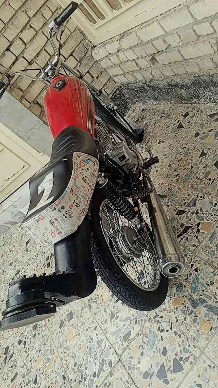سلام عليكم دراجات البيع ثنين نامة البيع سودة موديل2020 أحمرة2023 للبيع عنوان و واسط صويرة  الاتصال ***********
