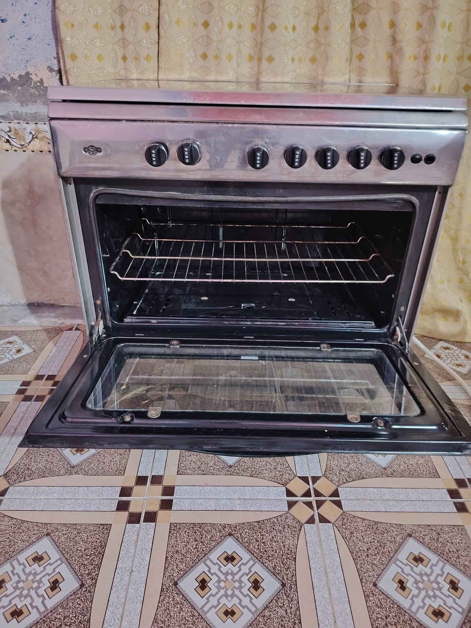 طباخ ايطالي شرط شغل نار زركه 250 وبي مجال ***********
