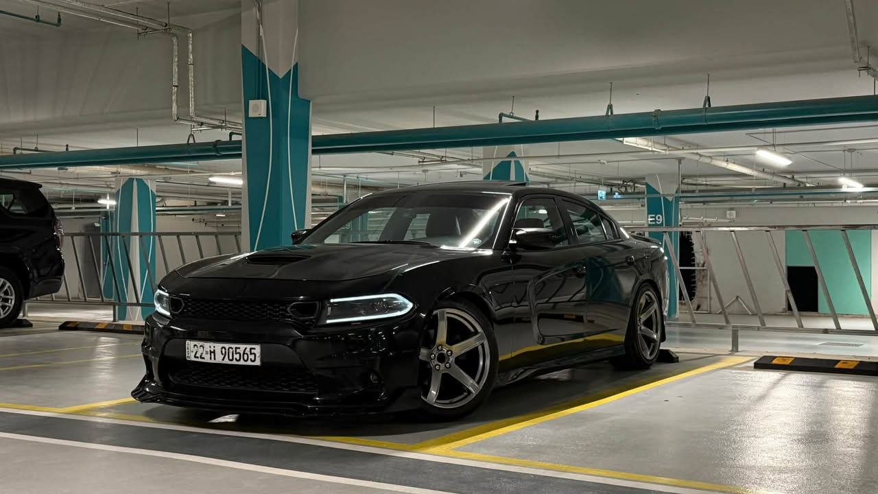 سلام عليكم
جارجر SXT Plus موديل 2022 للبيع

• محرك 3.6 V6
• ماشية 73 ألف ميل
• رقم أربيل
• محدث بدي كت كامل SRT
• ويل نجمة Two Size
• كشنات جلد + خزن + تدفئة وتبريد
• فتحة سقف 
•تشغيل عن بعد 

السيارة مابيهة حادث مجرد دعاميات و مكانين بسيطات ومصلحة بارد موضح بالصور

للبيع فقط — بدون مرواس

مكان السيارة 📍 بغداد / العامرية
السعر: 26,000$
للاتصال : ***********
