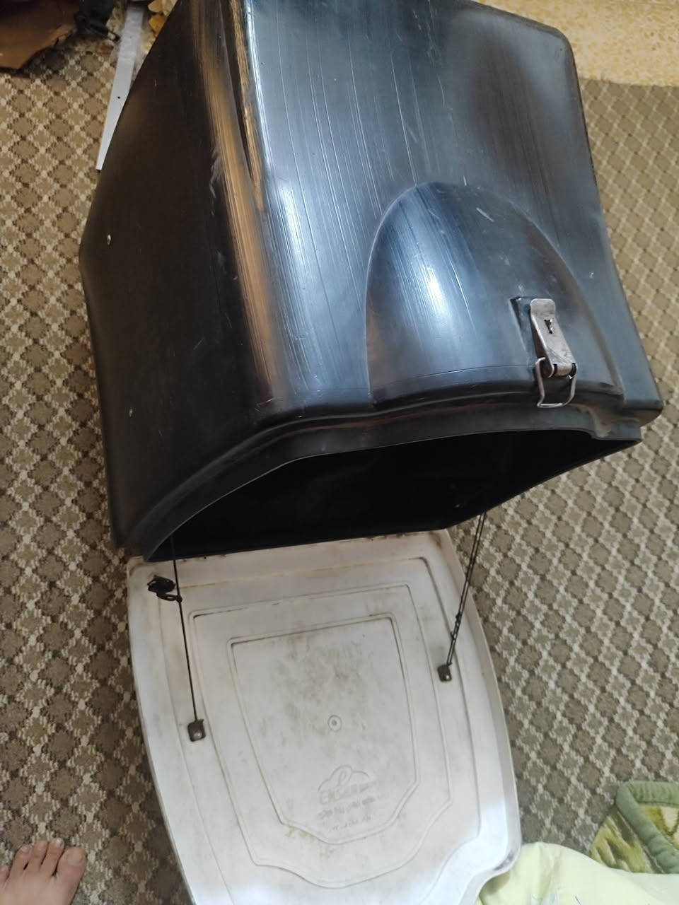 سلام عليكم صندوق 📦دالفري 
اسود حجم كبير 
مابي اي عيب 
فقط تبدل رزه مثل ما مشر عليه
 هم مابيه عيب بس لامان 

20معه القاعده قفل شاري ت ع خاص
