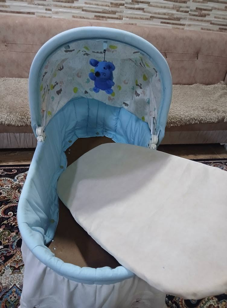 جۆلانێی مناڵان ئەوروپیە مارکەی mamalove زۆر تازە و بێعەیبە، ڕائەژەندرێ ، تایەی لەژێرایە بۆ گواستنەوە زۆر ئاسانە، لێەکرێتەوە و ئەتوانی لەعەرزا بەجیا کاریکۆتەکە بەکاربهێنی زۆر تۆکمەو مەزبوت و بێعەیبە ، کەپری پێوەیەو دۆشەکی تیایە 
خۆی زۆری پێدراوە سعری ئێستای زۆر گونجاوە قفڵی 35 هەزارە بێ معامەلە
سلێمانی ، گەیاندن هەیە*********** السليمانية, العراق

