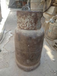 قناني غاز للبيع ١. قناني عراقية  حديد عدد ٢ فراغات سعرهن١٣٠ الف. ٢.قني...