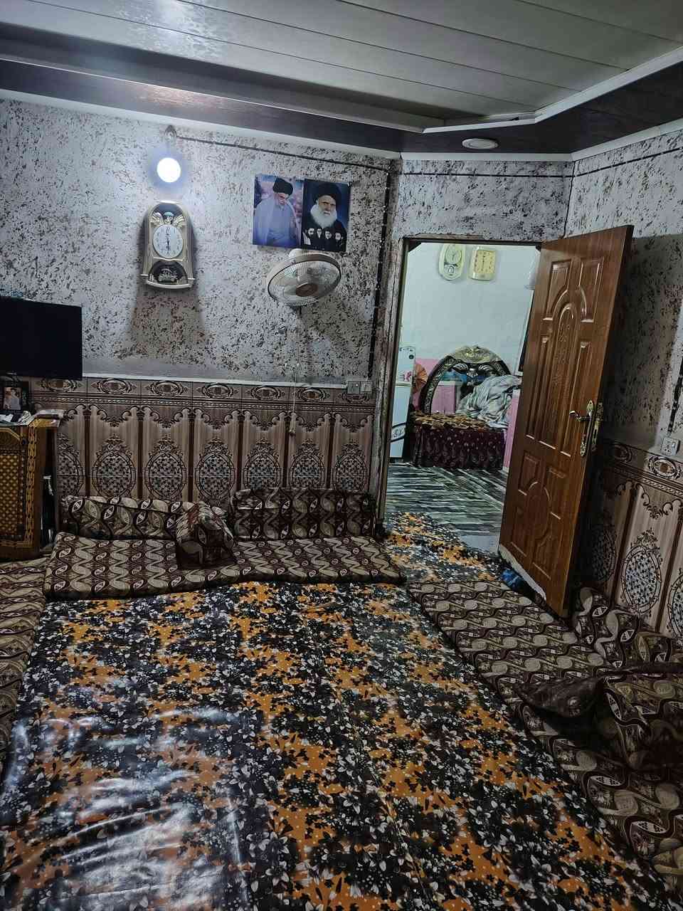 السلام عليكم بيت للبيع المساحه 100 متر يتكون من غرفه وصاله وستقبال ومطبخ بجيهت الطاقه بشارع الحجه فوك النص السعر 20 وبي مجال التواصل *********** بي واتساب
